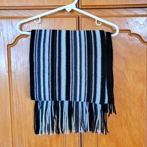 Black/White Stripe Acrylic Fringe Scarf